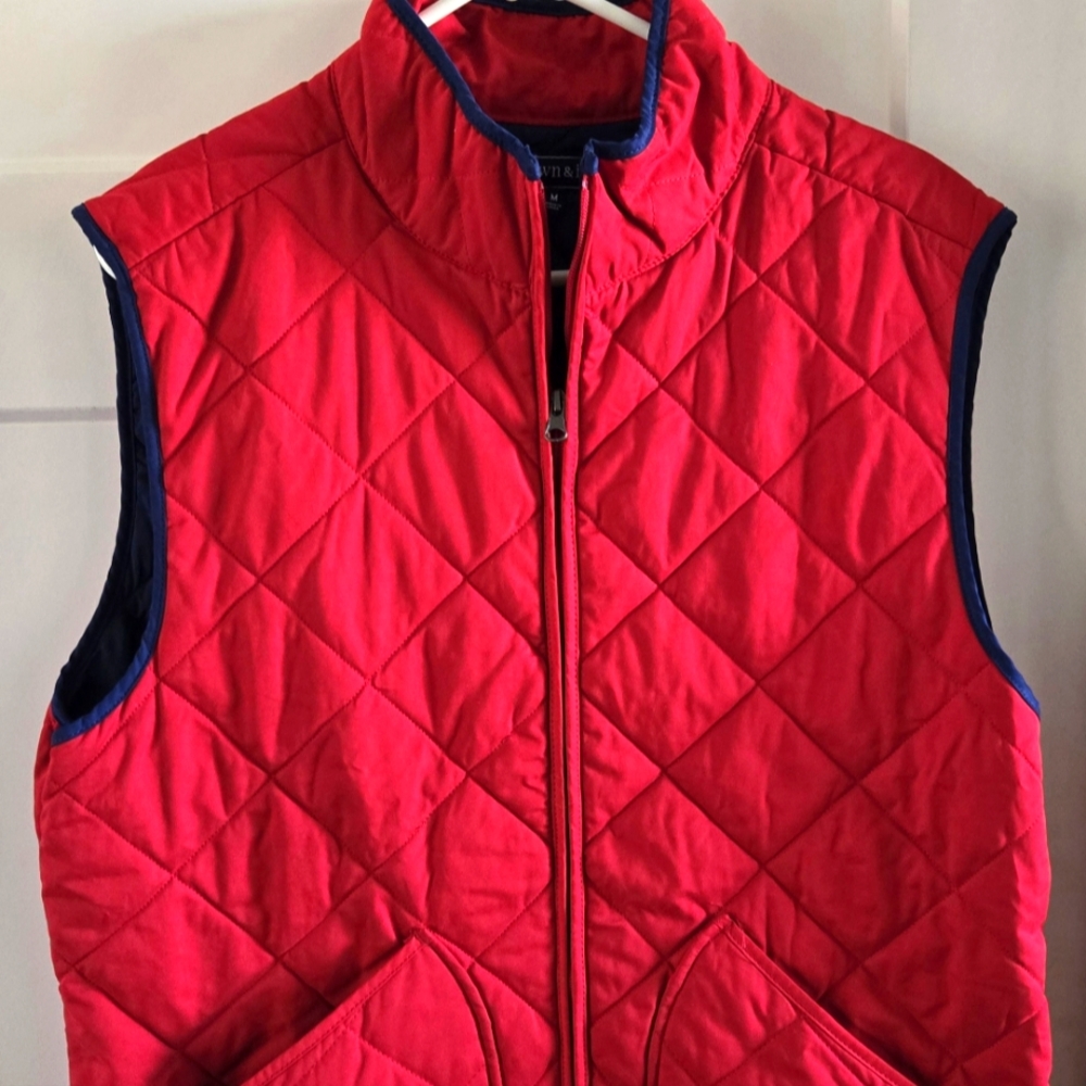 Crown & Ivy Red women’s quilted Zipper Pockets vest size Medium